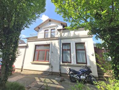Haus zum Kauf provisionsfrei 260.000 € 9 Zimmer 228 m² 646 m² Grundstück Breite Str.52 Brake Brake 26919