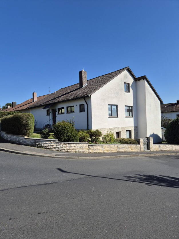 Einfamilienhaus zum Kauf provisionsfrei 790.000 € 9 Zimmer 254 m² 672 m² Grundstück Allerseeweg 2 Höchberg 97204