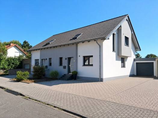 Doppelhaushälfte zur Miete 1.850 € 4,5 Zimmer 123 m² 320 m² Grundstück frei ab 01.12.2026 Straße der 13. Jäger 6 Saarlouis Saarlouis 66740