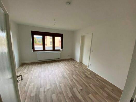 Wohnung zur Miete 506 € 4 Zimmer 73,4 m² 1. Geschoss frei ab 01.03.2026 Schleusinger Straße 29 Suhl 98527
