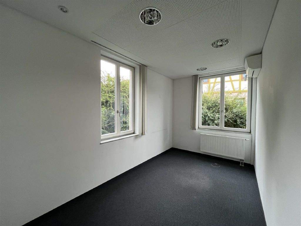 Immobilie in Königheim - ehemalige Bankfiliale mit großzügiger Wohnung in guter Lage von Königheim - Bild 3