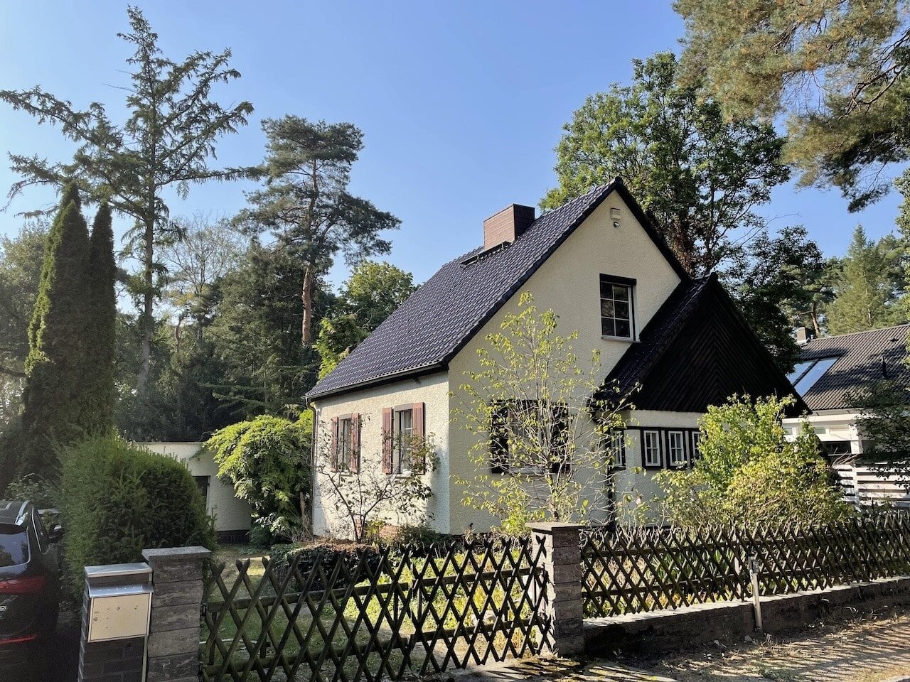 Einfamilienhaus zum Kauf 949.000 € 4 Zimmer 140 m²<br/>Wohnfläche 1.087 m²<br/>Grundstück Kleinmachnow 14532