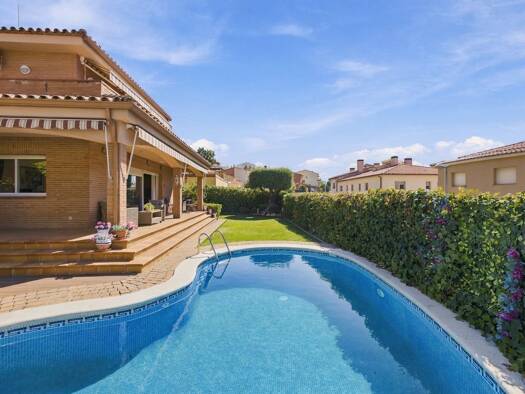 Einfamilienhaus zum Kauf provisionsfrei 640.000 € 5 Zimmer 250 m² 495 m² Grundstück Sant Pol de Mar 08395