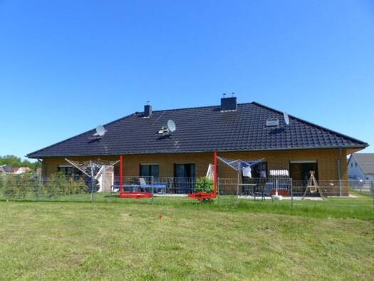Reihenmittelhaus zur Miete 770 € 4 Zimmer 110 m² frei ab 01.09.2026 Züssow 17495