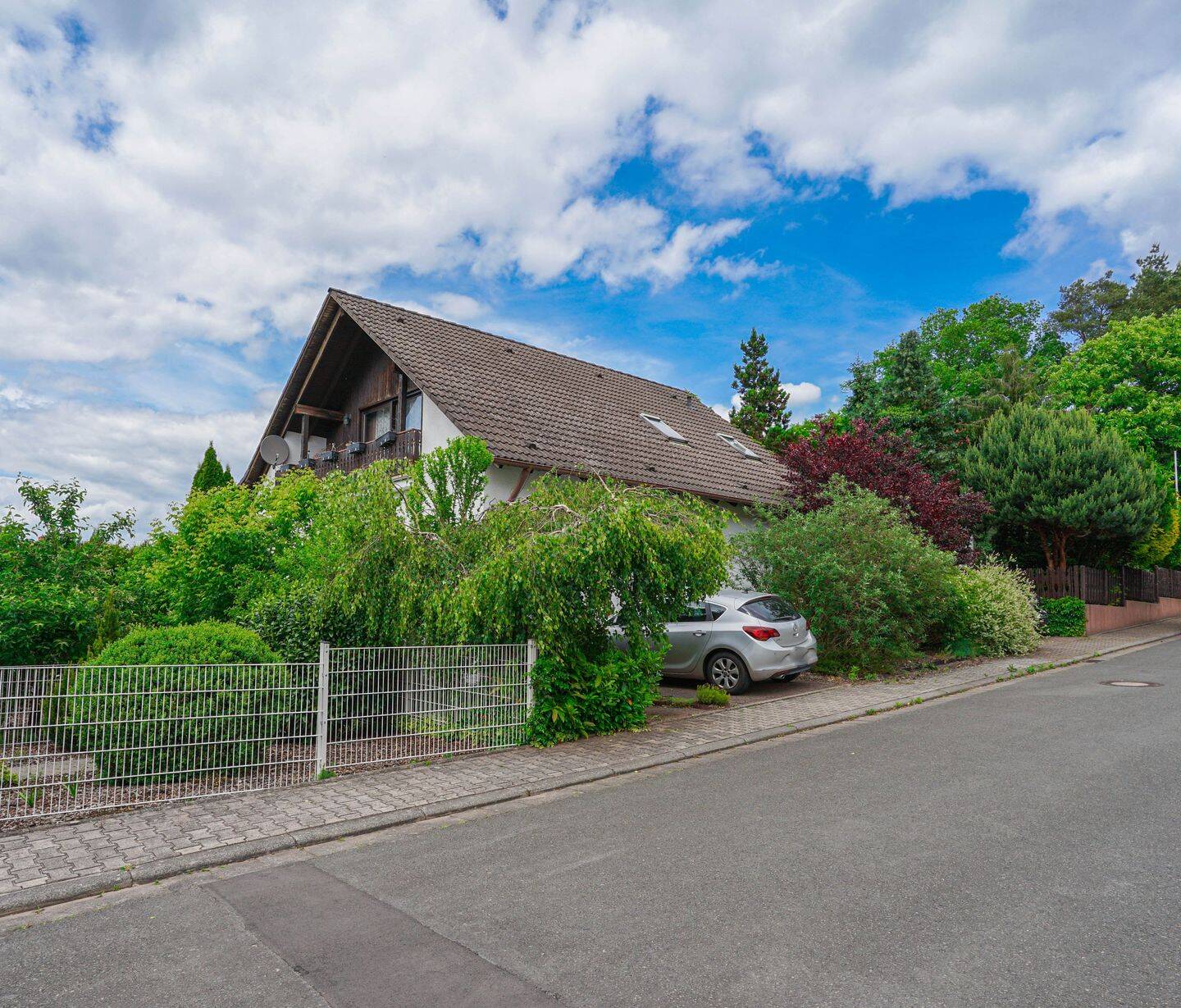 Immobilie in Mehlingen - Großzügiges Einfamilienhaus mit Einliegerwohnung – Schöne Südterrasse, Garten, Garage, Carport, Stellplatz & tol-lem Grundstück in gehobener Wohnlage - Bild 0