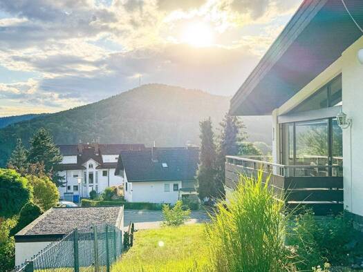Einfamilienhaus zum Kauf 389.000 € 7,5 Zimmer 275 m² 957 m² Grundstück frei ab sofort Freudenberg Freudenberg 97896