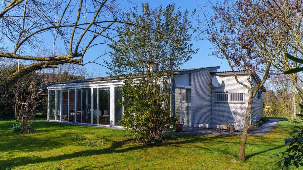 Bungalow zum Kauf 898.000 € 4 Zimmer 170 m² 978 m² Grundstück Uedesheim Neuss 41468