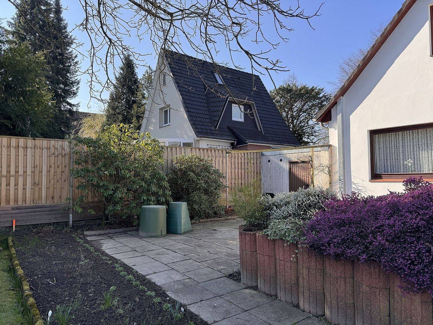 Immobilie in Ahrensburg - Älteres Einfamilienhaus mit pflegeleichtem Grundstück - Bild 3