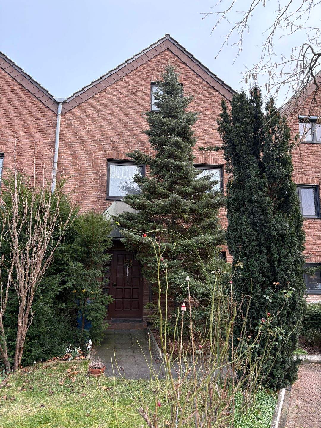 gepflegtes Reihenmittelhaus mit zwei Garagen auf Erbpachtgrundstück in OB Alstaden