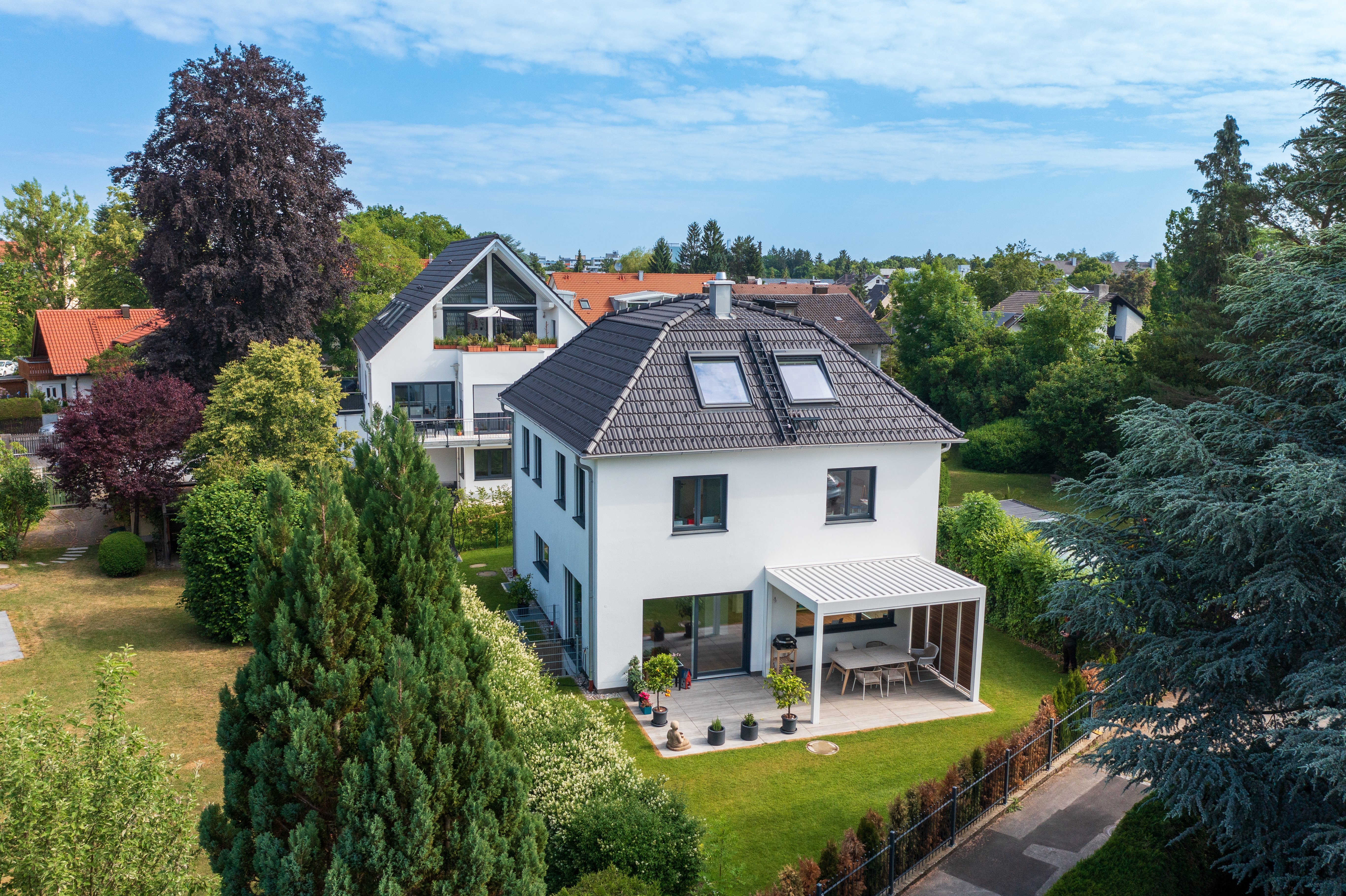 Villa zum Kauf 2.180.000 € 7 Zimmer 251 m²<br/>Wohnfläche 392 m²<br/>Grundstück Unterhaching 82008