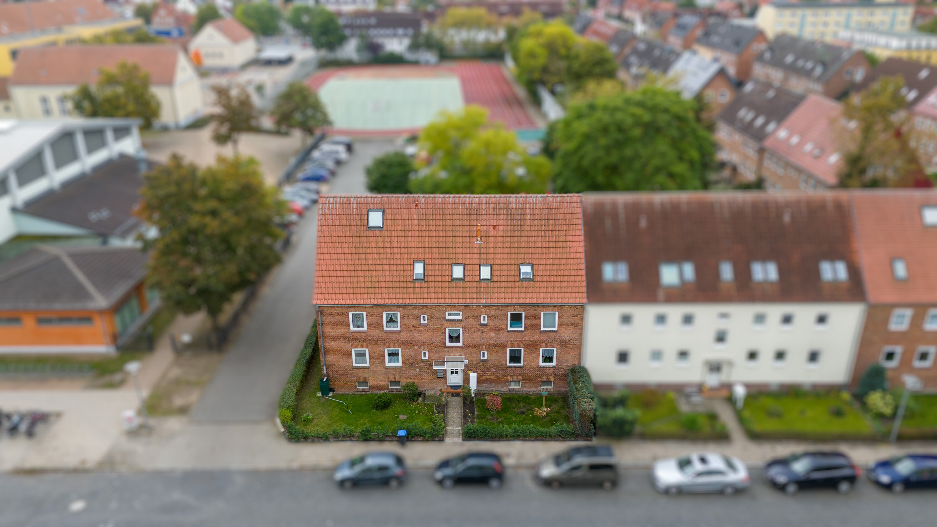 Mehrfamilienhaus zum Kauf 409.000 € 15 Zimmer 343 m²<br/>Wohnfläche 550 m²<br/>Grundstück Vogelviertel Neubrandenburg 17034