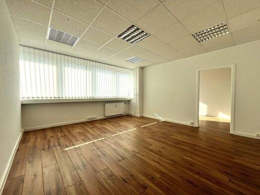 Bürofläche zur Miete 54 Zimmer 2.359 m² Bürofläche teilbar ab 16 m² Bitterfeld Bitterfeld-Wolfen 06749