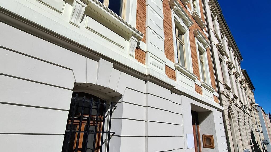 Praxis zur Miete 6 Zimmer 174,6 m² Bürofläche Badener Straße 20 Meerane 08393