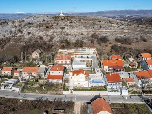 Einfamilienhaus zum Kauf - Erstbezug 750.000 € 4 Zimmer 250 m² 3.200 m² Grundstück Sinj 21230