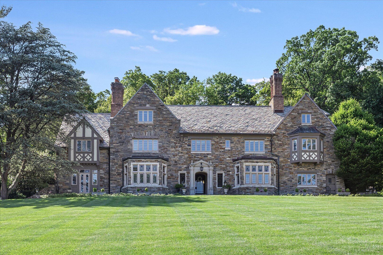 Herrenhaus zum Kauf 3.545.373 € 824,9 m²<br/>Wohnfläche 10.117,2 m²<br/>Grundstück 56 Highland Ave  Montclair  NJ 07042  USA Montclair 07009