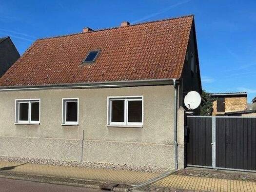 Einfamilienhaus zum Kauf 85.000 € 4 Zimmer 88,2 m² 294 m² Grundstück frei ab sofort Akener Straße  18 Steutz Zerbst/Anhalt 39264