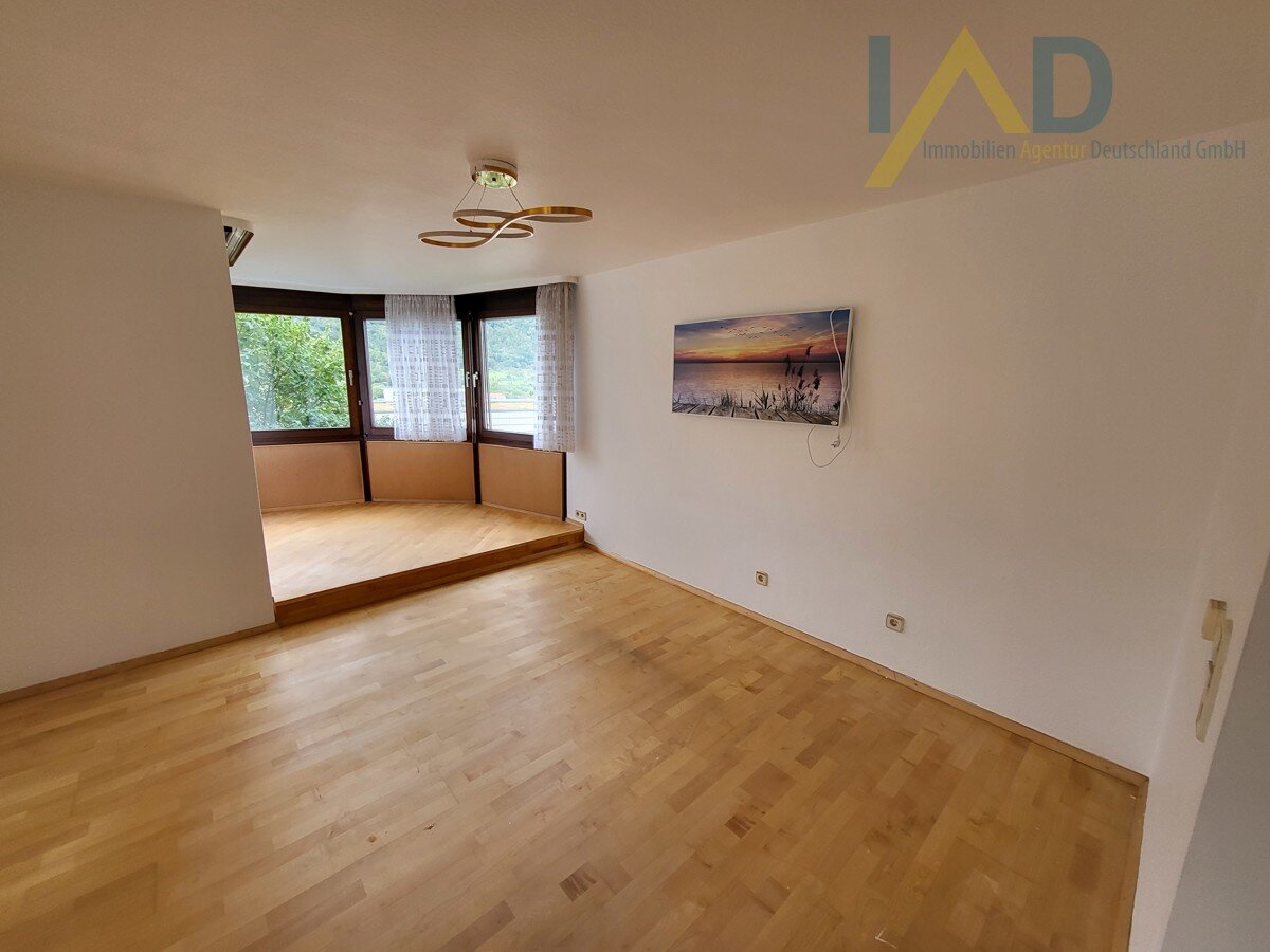 Wohnung zum Kauf 291.000 € 4,5 Zimmer 117 m²<br/>Wohnfläche Bad Urach Bad Urach 72574