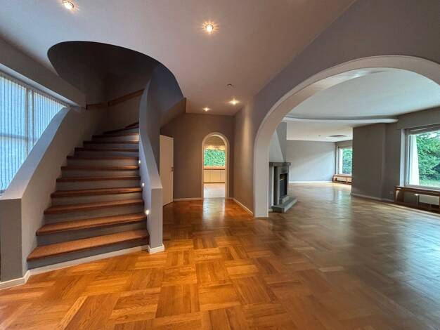 Einfamilienhaus zur Miete 5.500 € 9 Zimmer 360 m² 1.800 m² Grundstück frei ab sofort Sachsenhausen Süd 60598