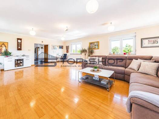 Einfamilienhaus zur Miete 5.000 € 5 Zimmer 370 m² Zagreb 10000