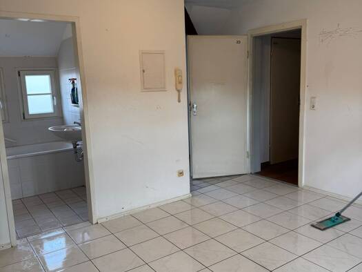Wohnung zur Miete 400 € 1,5 Zimmer 32 m² Geschoss 3/4 frei ab sofort Rottweiler Straße 27 Schwenningen Villingen-Schwenningen 78056
