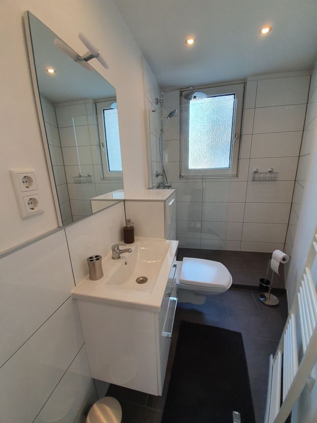 Wohnung zur Miete 500 € 2 Zimmer 52 m²<br/>Wohnfläche 3.<br/>Geschoss Düsselstraße Unterbilk Düsseldorf 40219