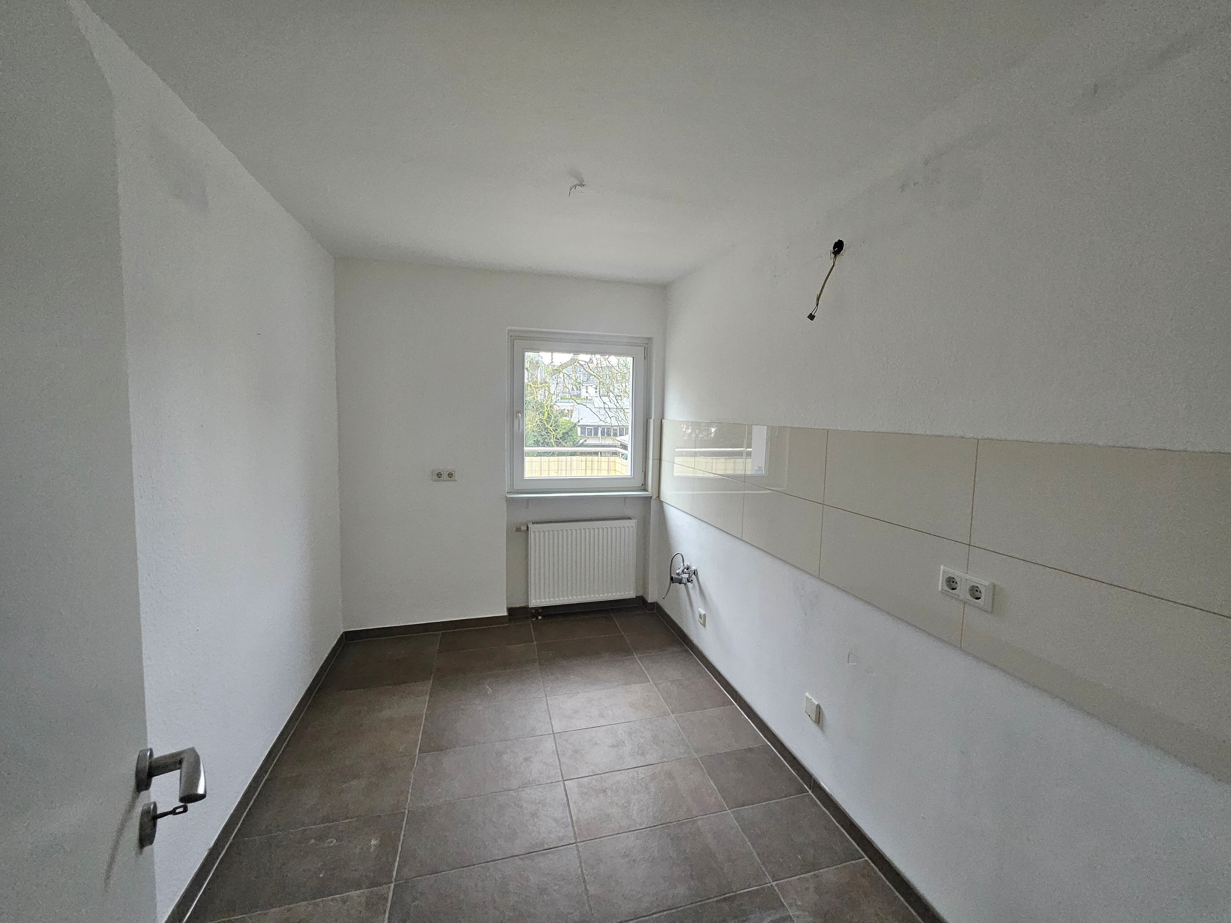 Wohnung zur Miete 525 € 3 Zimmer 75 m²<br/>Wohnfläche 2.<br/>Geschoss Lüttringhauser Str. 31 Ronsdorf - Mitte / Nord Wuppertal 42369