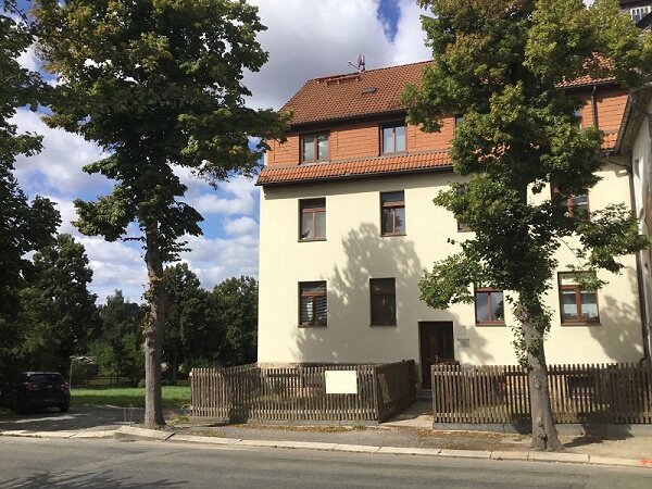 Mehrfamilienhaus zum Kauf 230.000 € 268,7 m²<br/>Wohnfläche 450 m²<br/>Grundstück ab sofort<br/>Verfügbarkeit Rodewisch Rodewisch 08228