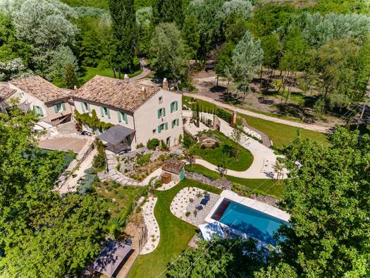 Einfamilienhaus zum Kauf 1.990.000 € 780 m² 25.000 m² Grundstück GRIGNAN 26230