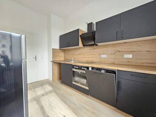 Wohnung zur Miete 260 € 3 Zimmer 84 m² 4. Geschoss Lutherstraße 11 Aue 08280