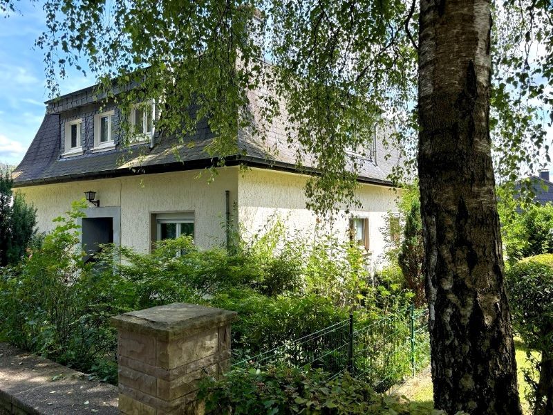 Haus zum Kauf 469.000 € 9 Zimmer 234 m²<br/>Wohnfläche 710 m²<br/>Grundstück ab sofort<br/>Verfügbarkeit Bergneustadt Bergneustadt 51702