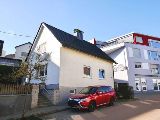 Einfamilienhaus zur Miete 1.100 € 3 Zimmer 100 m² 300 m² Grundstück frei ab 01.04.2026 Limburger Straße 16 Neuhof Taunusstein 65232