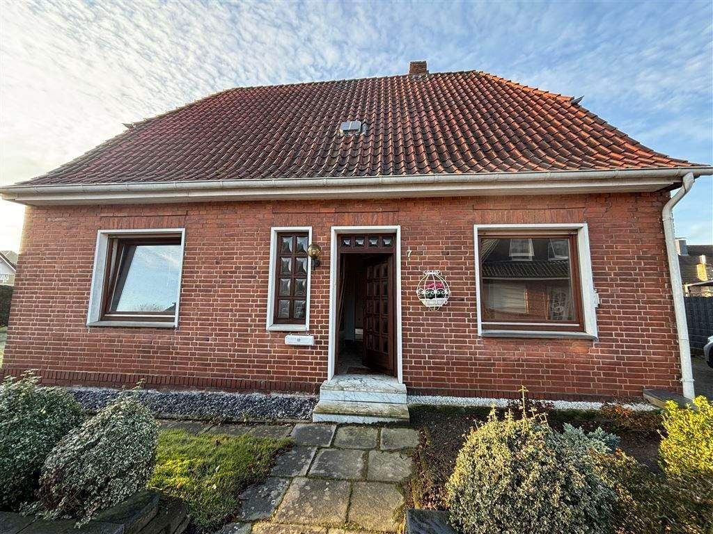 Immobilie in Twistringen - Sanierungs-Projekt: Wohnhaus mit Platz für die ganze Familie -- schöner Garten, Terrasse und Garage! - Bild 2