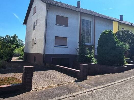 Haus zum Kauf 450.000 € 8 Zimmer 273 m² 637 m² Grundstück Schillerstraße 6 Zaisenhausen 75059