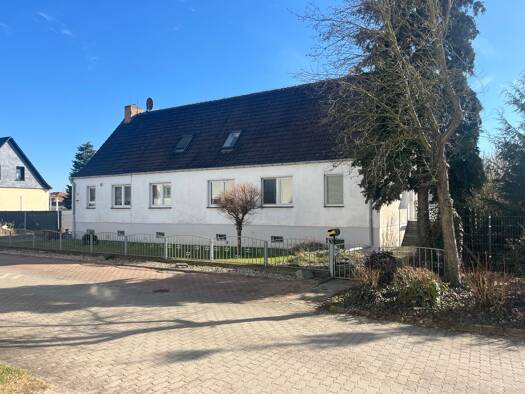 Mehrfamilienhaus zum Kauf 315.000 € 10 Zimmer 208 m² 937 m² Grundstück An der Rolle Stendal Stendal 39576