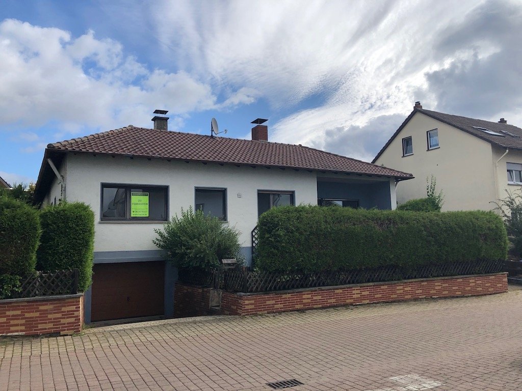 Doppelhaushälfte zum Kauf 329.000 € 4 Zimmer 89,7 m²<br/>Wohnfläche 442,7 m²<br/>Grundstück ab sofort<br/>Verfügbarkeit Strinz-Trinitatis Hünstetten / Strinz-Trinitatis 65510