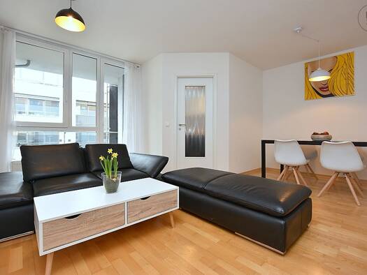 Wohnung zur Miete Wohnen auf Zeit 1.890 € 3 Zimmer 63 m² frei ab sofort Stuttgart 70191