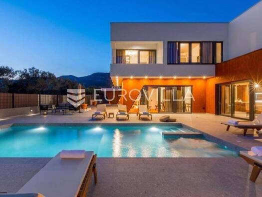 Haus zur Miete 3.000 € 4 Zimmer 280 m² Kastel Stari Kastela