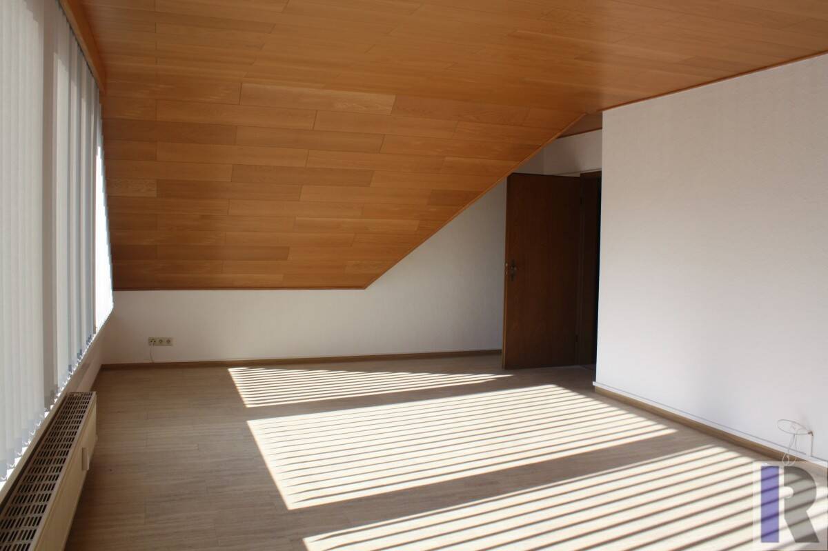 Immobilie in Saffig - Wohnen wie im eigenen Haus - Eigentumswohnung mit Garten und Garage - Bild 2