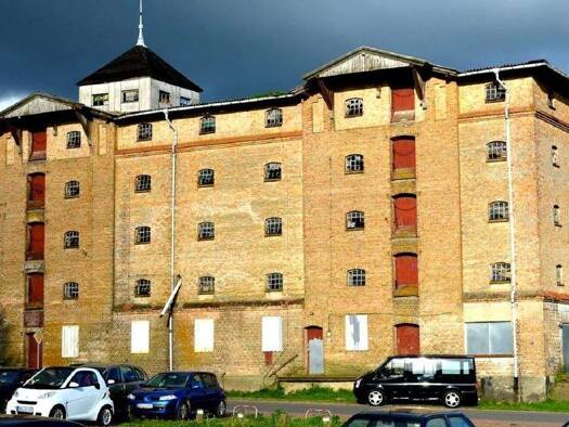 Haus zum Kauf 1.300.000 € 1.800 m² 1.924 m² Grundstück Dummerstorf 18196