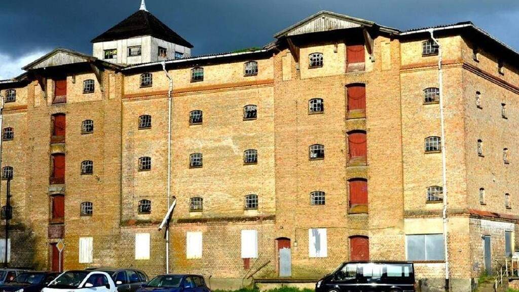 Haus zum Kauf 1.300.000 € 1.800 m² 1.924 m² Grundstück Dummerstorf 18196