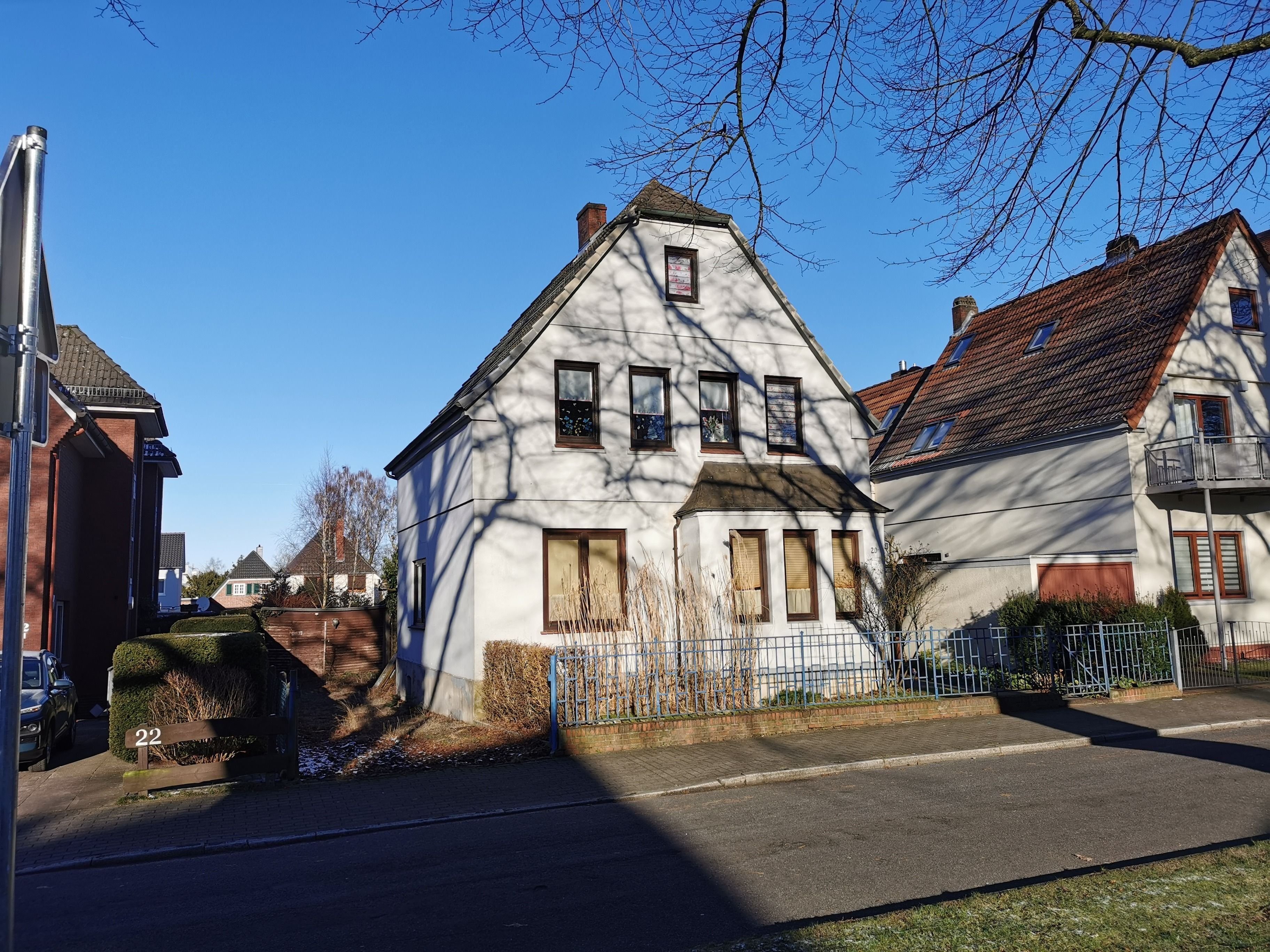 Mehrfamilienhaus zum Kauf als Kapitalanlage geeignet 227.000 € 165 m²<br/>Wohnfläche 536 m²<br/>Grundstück Blumenthal Bremen 28779