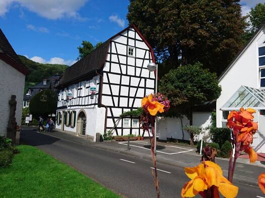 Wohnung zur Miete 957 € 2 Zimmer 87 m² Geschoss 2/3 frei ab sofort Rhöndorf Bad Honnef 53604