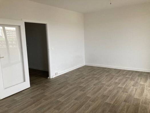 Studio zur Miete 250 € 1 Zimmer 36,9 m² 3. Geschoss frei ab 01.07.2026 Kastanienstraße 5 Lusan Gera 07549
