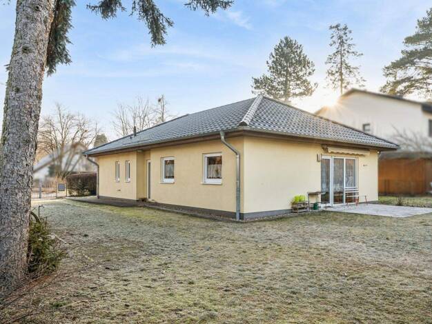 Bungalow zum Kauf 595.000 € 4 Zimmer 100 m² 956 m² Grundstück Groß Glienicke Potsdam 14476