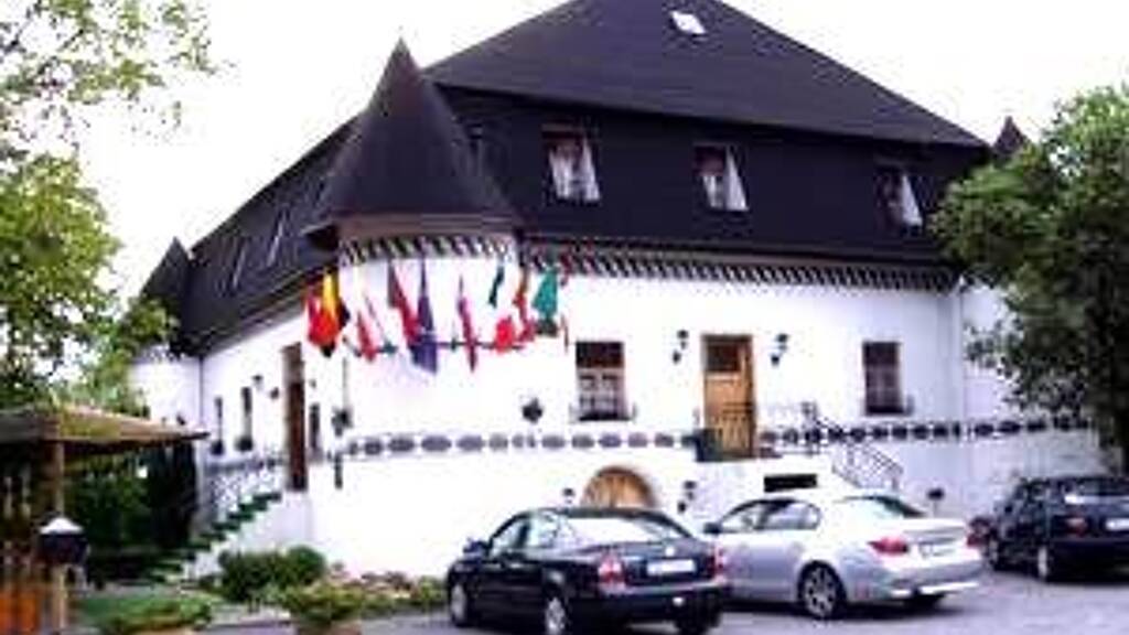 Villa zum Kauf 515.000 € 7 Zimmer 800 m² 1.300 m² Grundstück Gabolshausen Vlkanova 97631