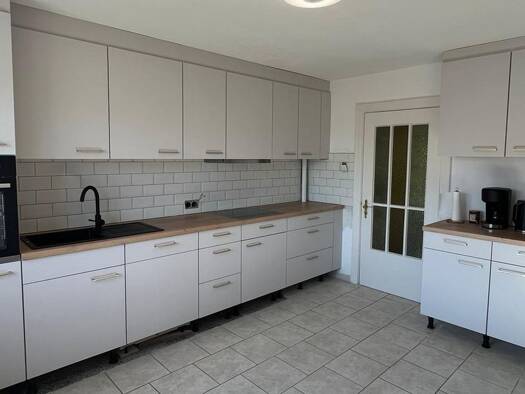 Einfamilienhaus zur Miete 834 € 4 Zimmer 98 m² 1.080 m² Grundstück frei ab sofort Hauptstraße 38 Ostenfeld (Husum) 25872
