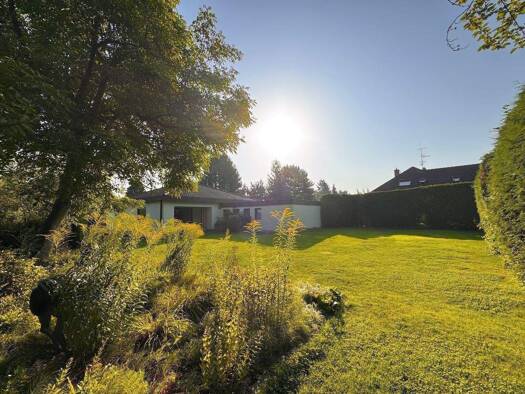 Bungalow zum Kauf 1.150.000 € 10 Zimmer 365 m² 1.675 m² Grundstück frei ab sofort Oberfürberg Fürth 90768