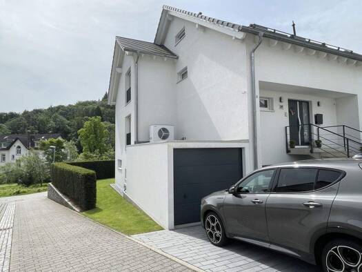 Doppelhaushälfte zum Kauf provisionsfrei 898.000 € 8 Zimmer 231,7 m² 327 m² Grundstück frei ab 01.09.2026 Ebersteinburg Baden-Baden 76530