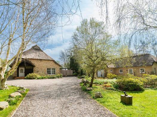 Haus zum Kauf 780.000 € 9 Zimmer 275 m² 3.026 m² Grundstück frei ab sofort Am Bydiek 5 Brodersby 24398