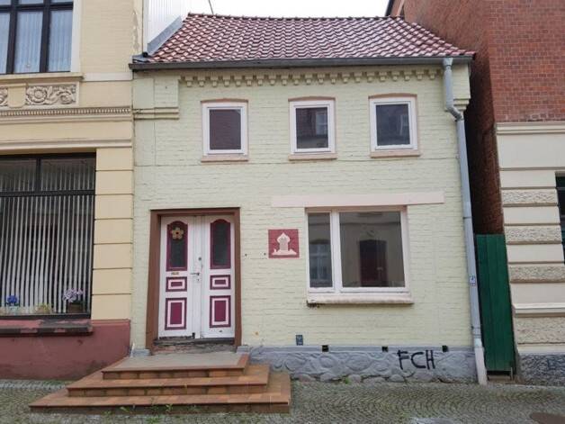 Einfamilienhaus zum Kauf 55.100 € 4 Zimmer 86 m²<br/>Wohnfläche 108 m²<br/>Grundstück Lübz Lübz 19386